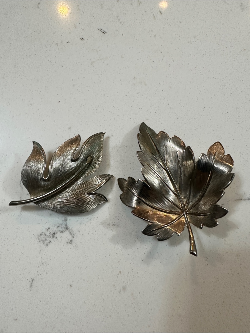 Silver Leaf-Shaped Brooch Set – Elegant Women’s Jewelry